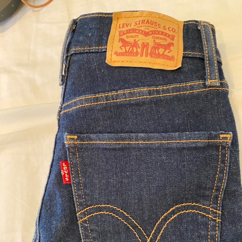 Skinny blue Levi’s jeans